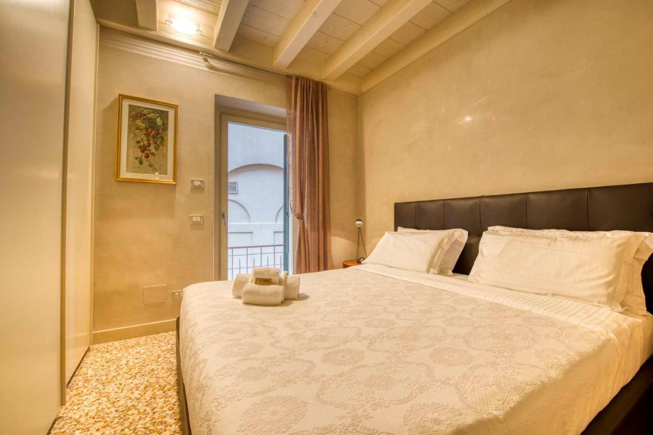 Apartmentsarena - Suite Mercatorum - Piazza Erbe Verona Exteriör bild