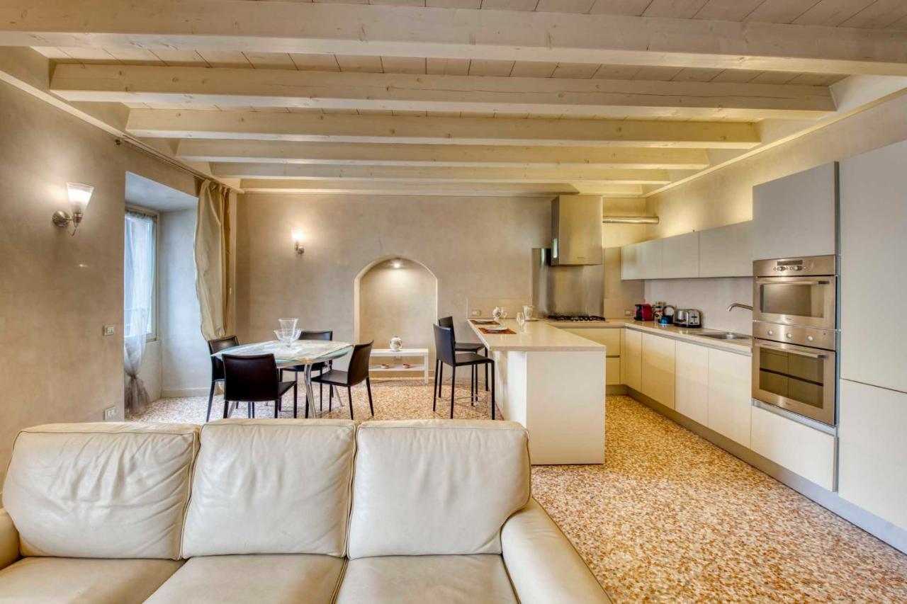 Apartmentsarena - Suite Mercatorum - Piazza Erbe Verona Exteriör bild