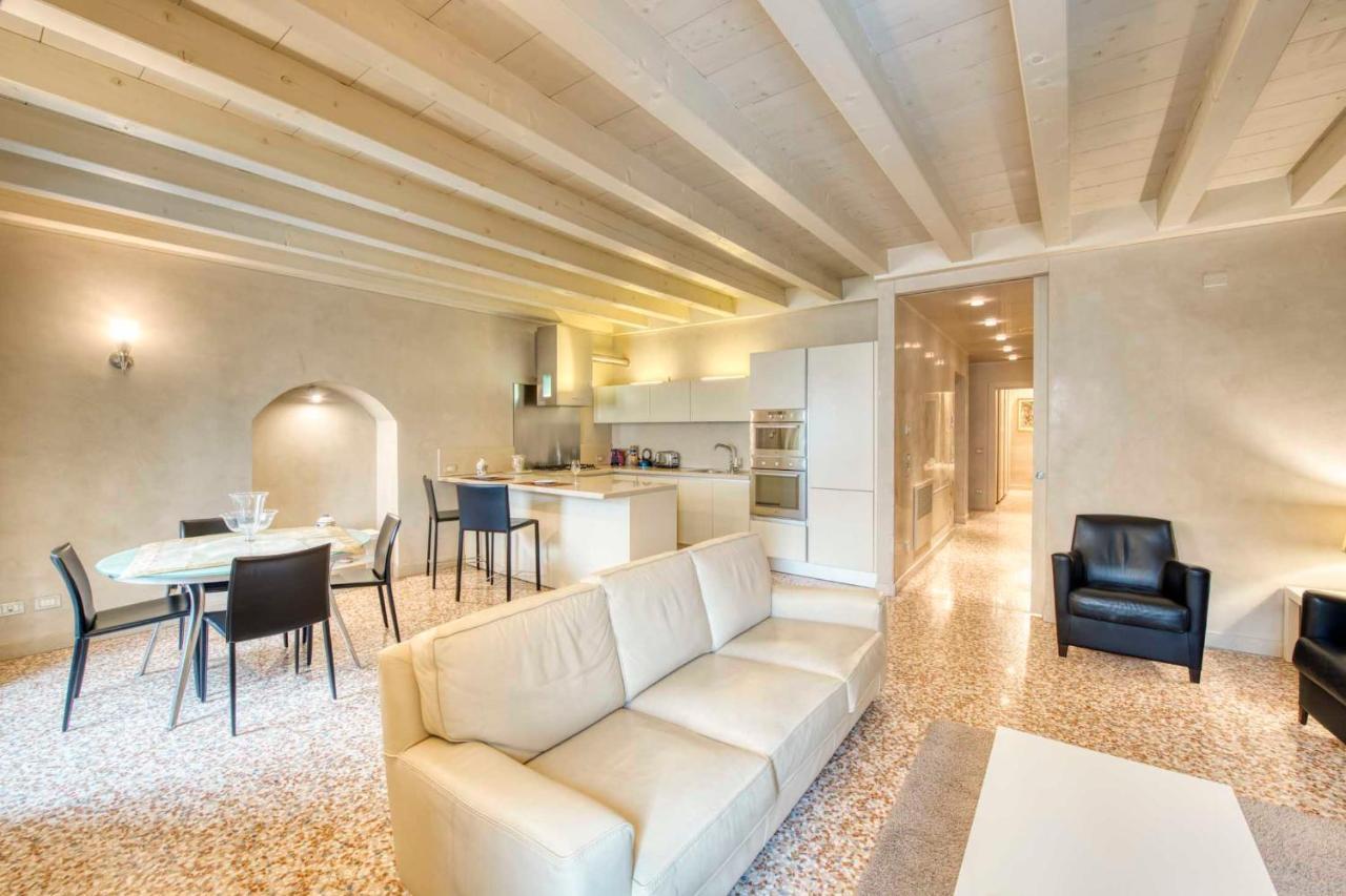 Apartmentsarena - Suite Mercatorum - Piazza Erbe Verona Exteriör bild