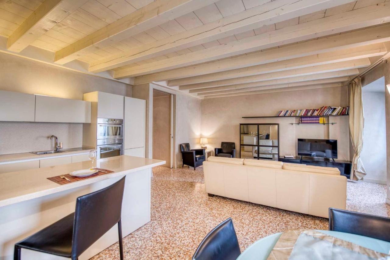 Apartmentsarena - Suite Mercatorum - Piazza Erbe Verona Exteriör bild