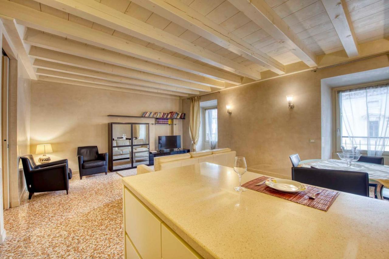 Apartmentsarena - Suite Mercatorum - Piazza Erbe Verona Exteriör bild