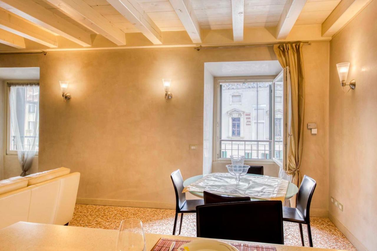 Apartmentsarena - Suite Mercatorum - Piazza Erbe Verona Exteriör bild