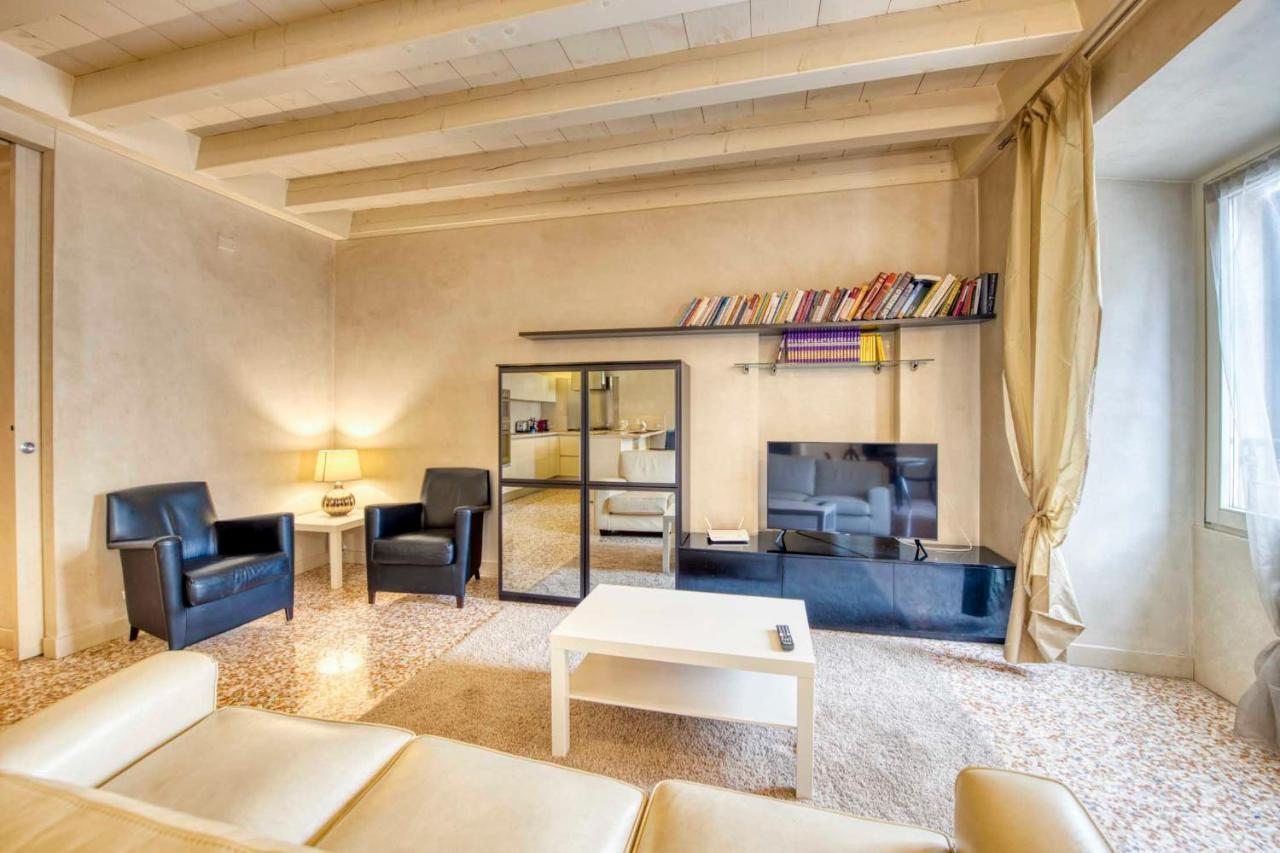 Apartmentsarena - Suite Mercatorum - Piazza Erbe Verona Exteriör bild
