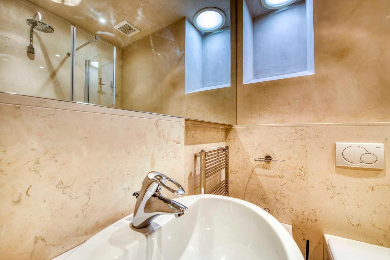 Apartmentsarena - Suite Mercatorum - Piazza Erbe Verona Exteriör bild