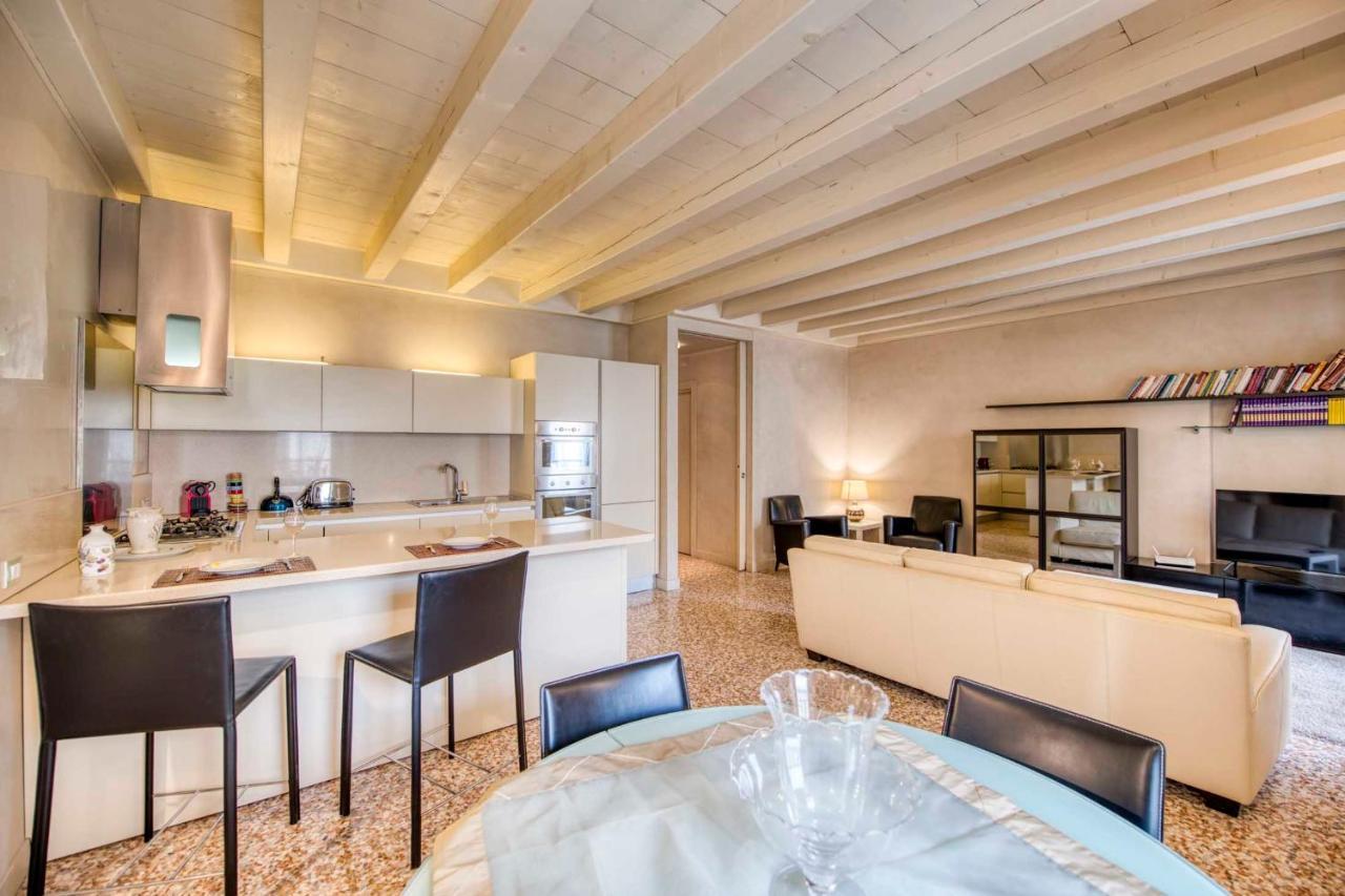 Apartmentsarena - Suite Mercatorum - Piazza Erbe Verona Exteriör bild