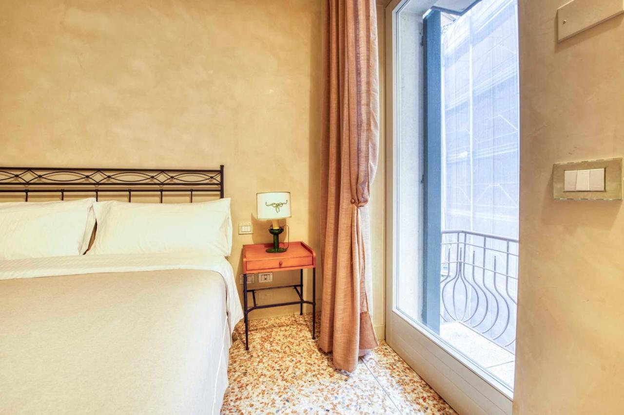 Apartmentsarena - Suite Mercatorum - Piazza Erbe Verona Exteriör bild