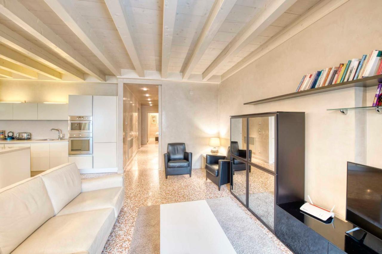 Apartmentsarena - Suite Mercatorum - Piazza Erbe Verona Exteriör bild